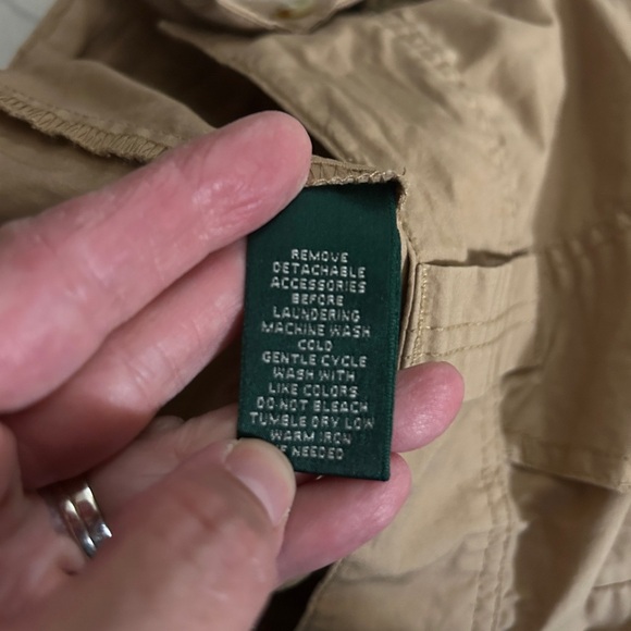 EUC Lauren Ralph Lauren size 6 Tan Cropped Pants. Love the pockets and buttons. - Picture 7 of 11